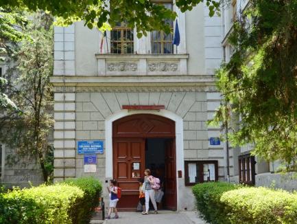 Un elev cu fiţuică şi un altul cu hands-free, eliminaţi din examenul de Bac